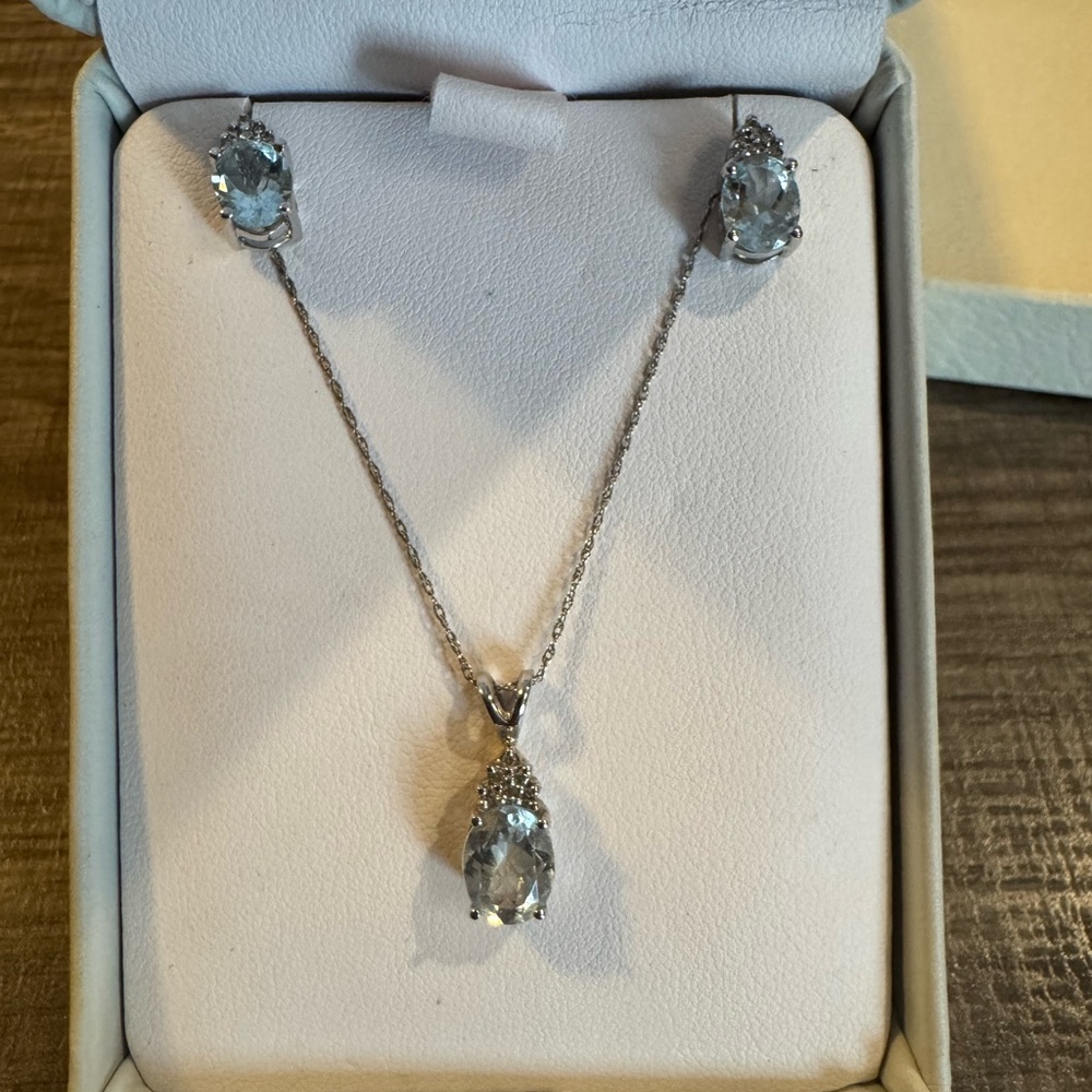 Elegant Silver Jewelry Set